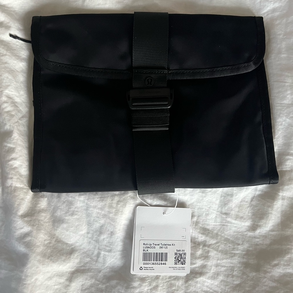 Lululemon Roll-Up Travel Toiletries Kit NWT